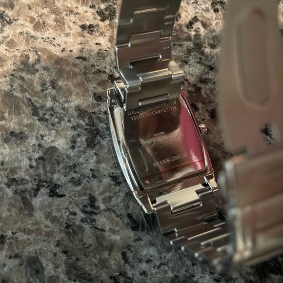 Kenneth Cole Watch, worn less than three times - Picture 4 of 4